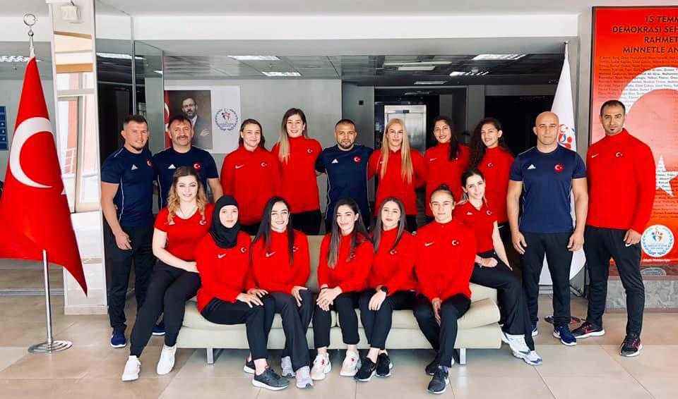 Kadın güreşçilerimiz Kazakistan’da   