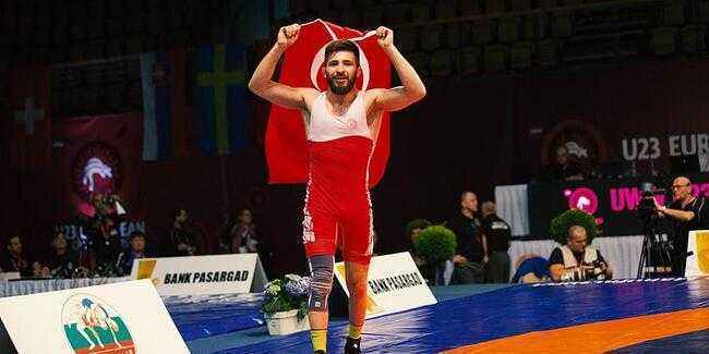 Süleyman Atlı gümüş madalya kazandı