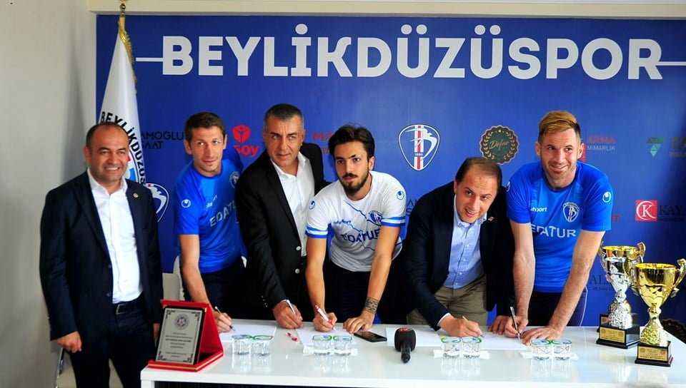 Beylikdüzüspor’da imza şov   