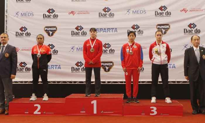 Milli Karateciler 2 altın, 3 gümüş madalya kazandı   