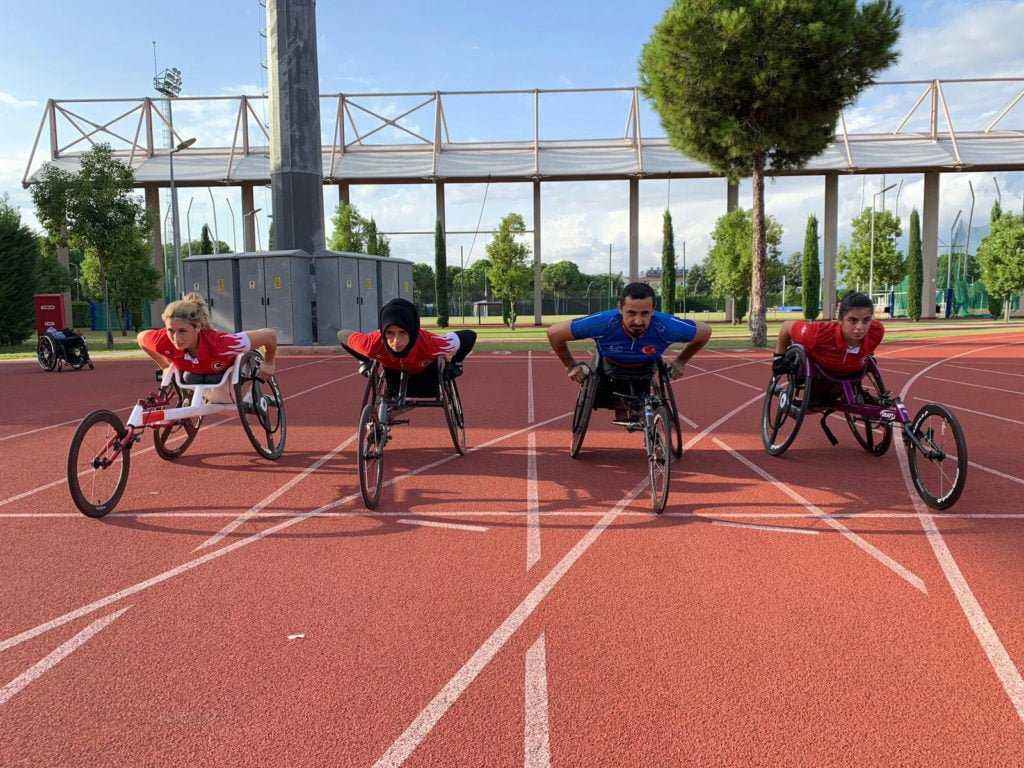 Engelli milli sporcular kampa girdi
