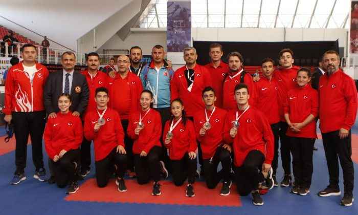 Milli Karateciler 2 altın, 1 gümüş, 2 bronz madalya kazandı   
