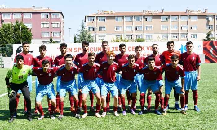 İstanbul Trabzonspor 3 puanı 3 golle aldı   