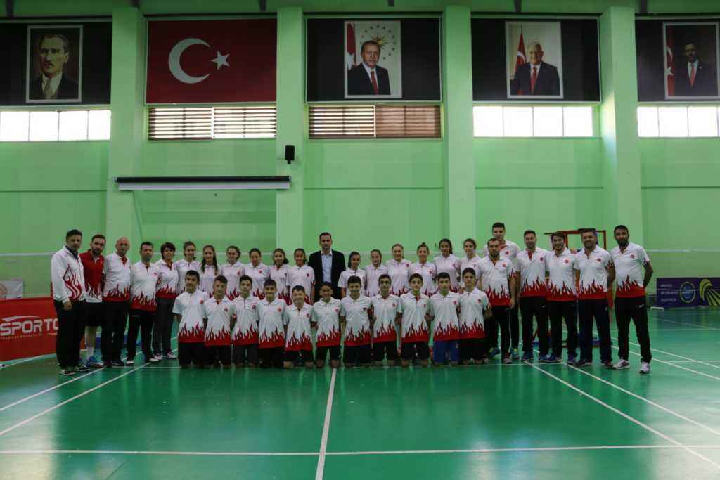 15 Yaş Badminton Milli Takımı Slovenya’da   