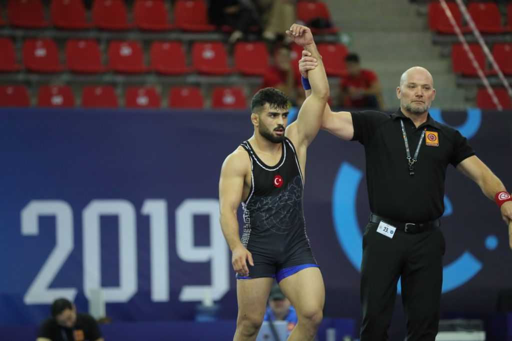 Dünya Güreş Şampiyonası’nda 3 madalya   