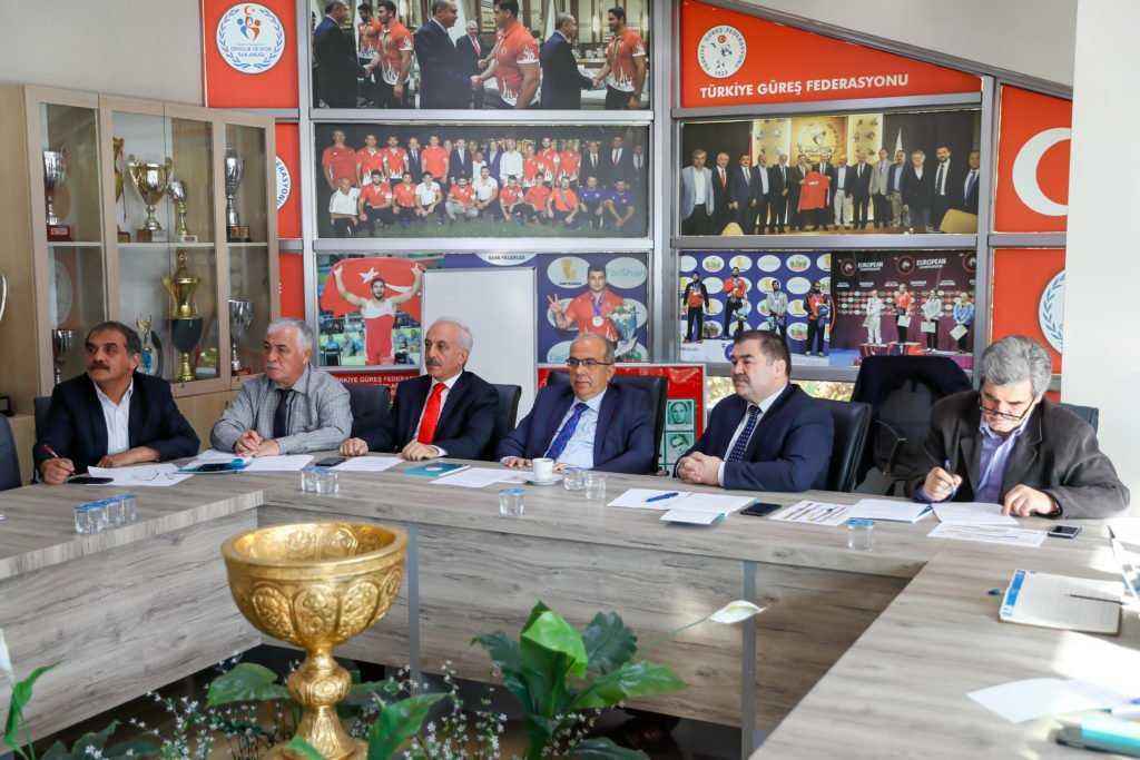 Güreşte milli takımların son durumu değerlendirildi   
