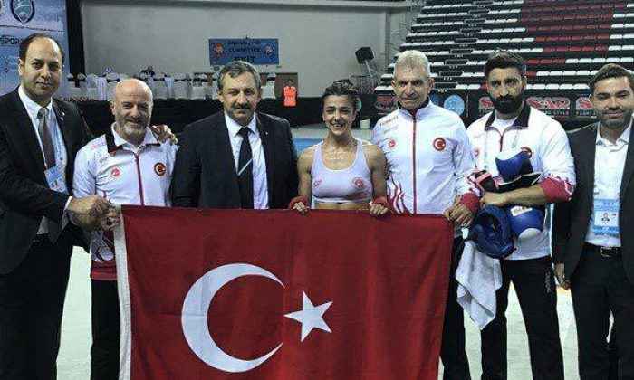 Kick Boksçu Emine Arslan, dünya şampiyonu oldu   