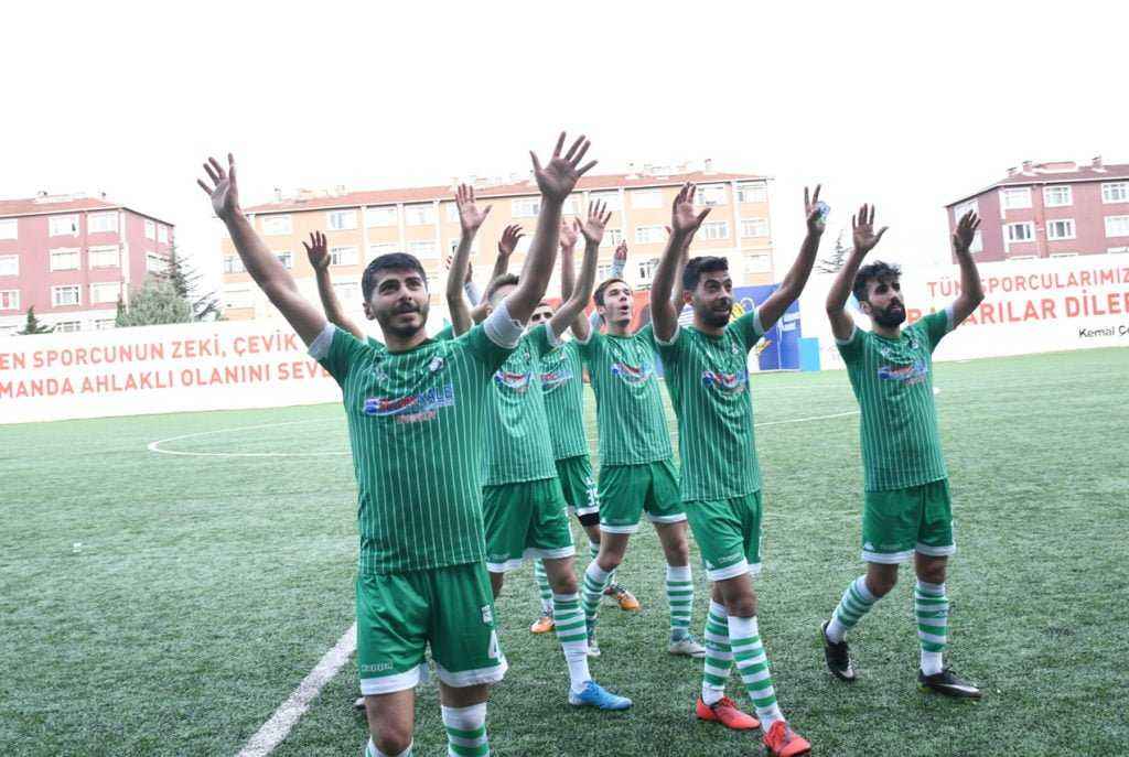 Yeşilova Esnafspor, liderliğini sürdürdü   