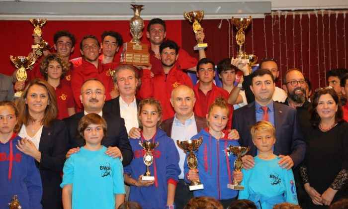 Başkan Akgün, şampiyonları tebrik etti   