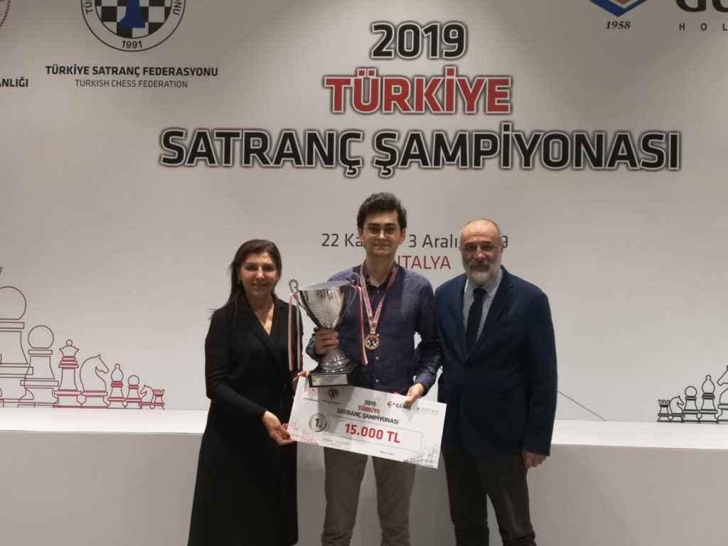 ‘Büyük usta’ Vahap Şanal Türkiye şampiyonu oldu   
