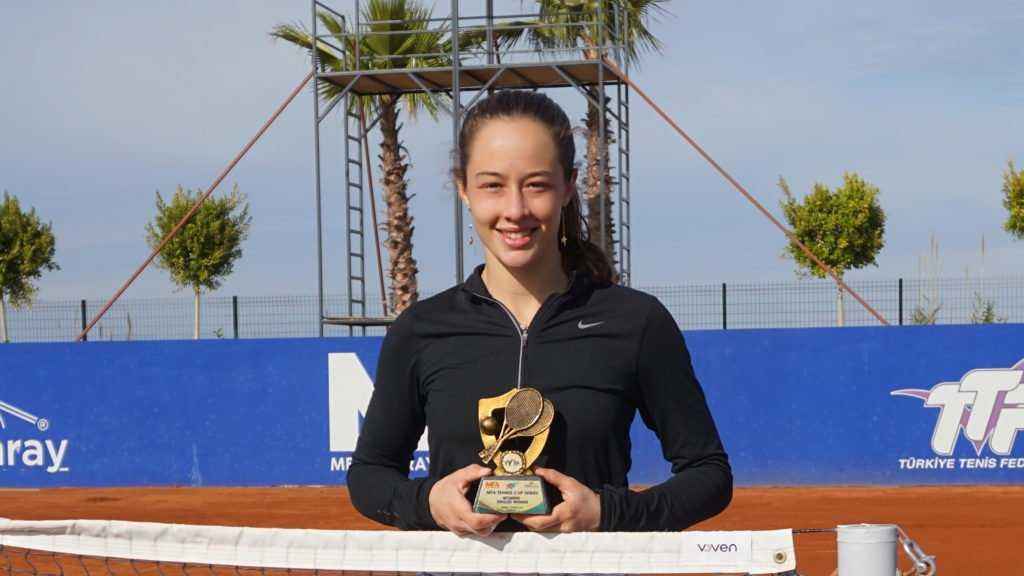 Zeynep Sönmez Antalya’da Şampiyon   