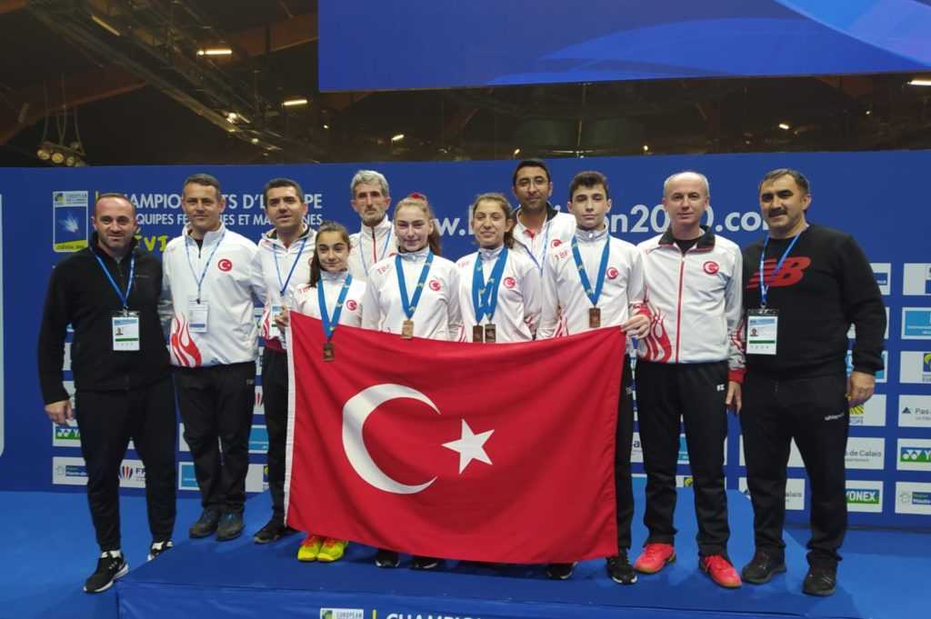 Badminton Şampiyonasından 1 gümüş, 2 bronz madalya   