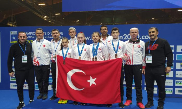 Badminton Şampiyonasından 1 gümüş, 2 bronz madalya   