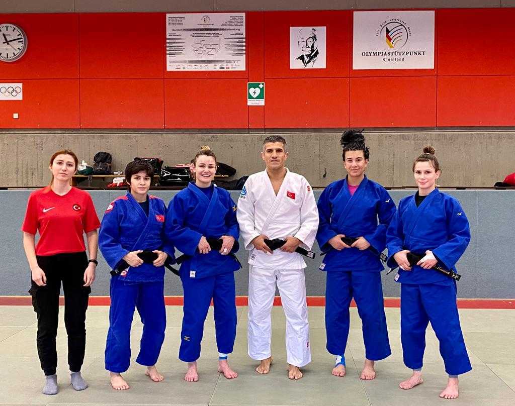 Kadın judocular Düsseldorf sınavına çıkacak