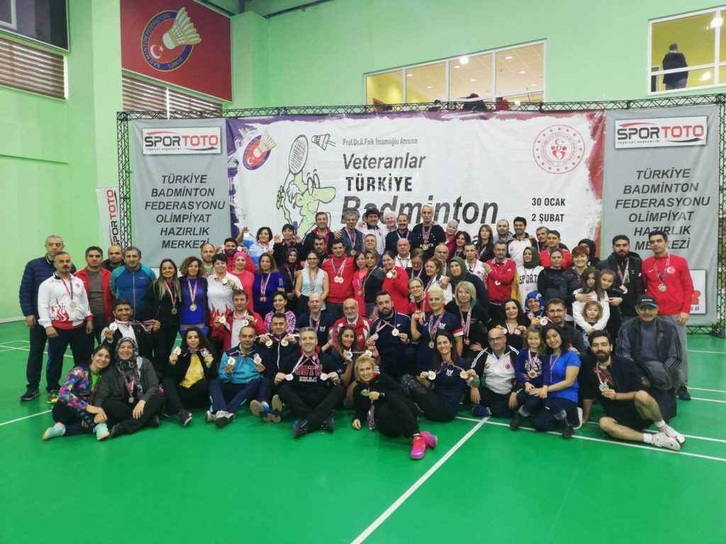 Veteran Badmintoncular madalyalarına kavuştu   