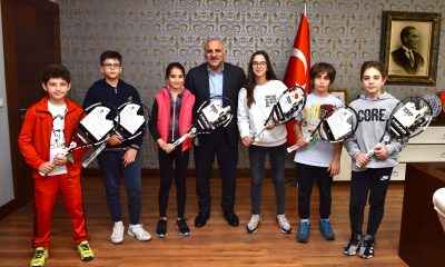 Başkan Zorluoğlu, tenisçileri ödüllendirdi      