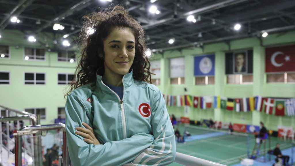 Neslihan Yiğit: “Lütfen evde kalın”   