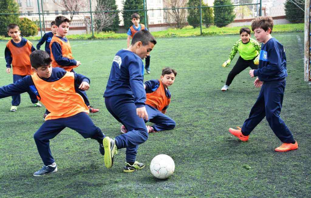 İkitellispor futbol okulları arı gibi