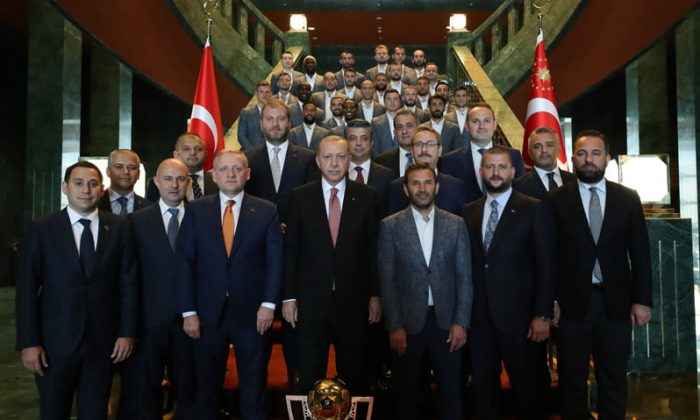 Cumhurbaşkanı Erdoğan, Şampiyon Başakşehir’i Kabul Etti   