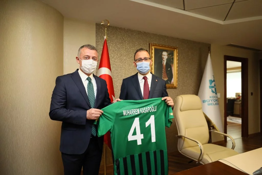 Bakan Kasapoğlu’ndan Kocaeli’ye övgü