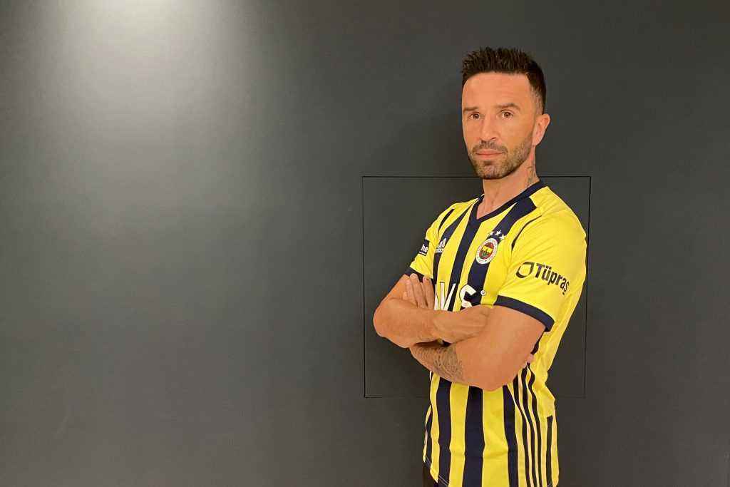 Gökhan Gönül, Fenerbahçe’ye imza attı!