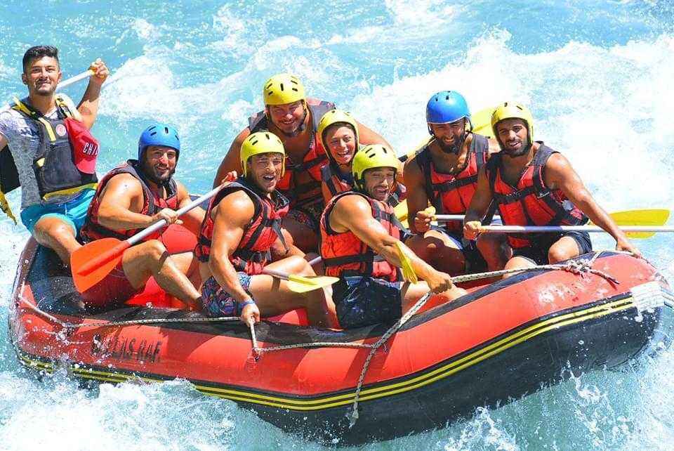 Güreşçilerimiz hünerlerini Rafting’de sergiledi