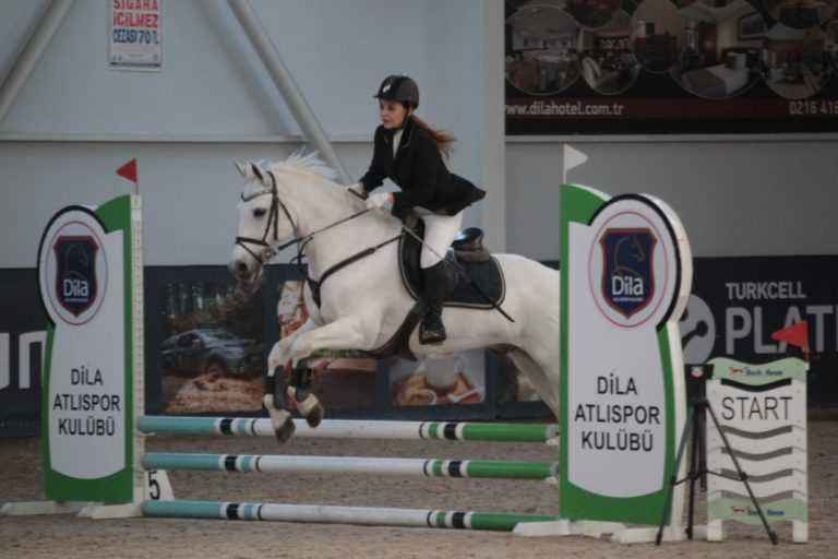 Binicilikte iki organizasyon iptal edildi