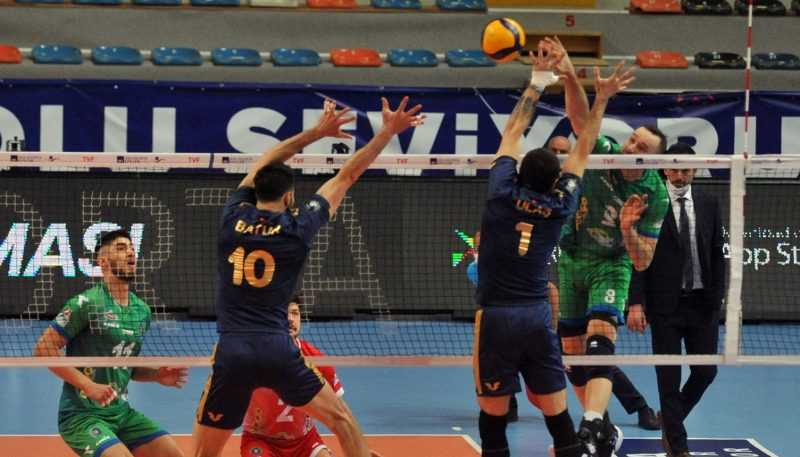 Erteleme maçını Fenerbahçe kazandı   