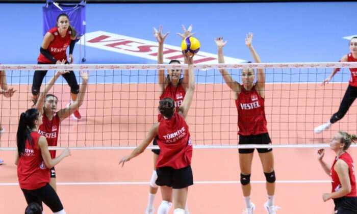 A Milli Kadın Voleybol Takımı Avrupa Şampiyonası için İstanbul’da Kampa Girdi