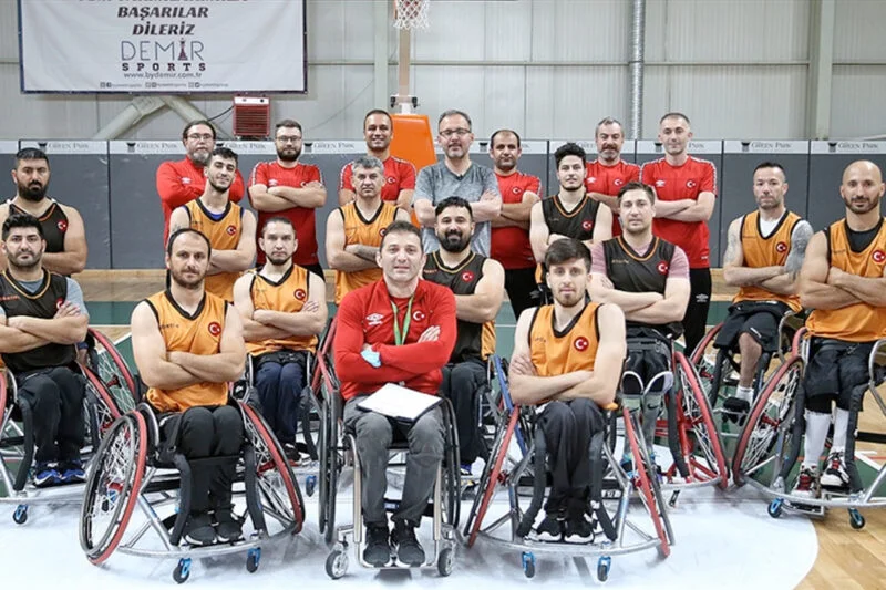 Bakan Kasapoğlu’ndan Paralimpik Sporculara Moral Ziyareti
