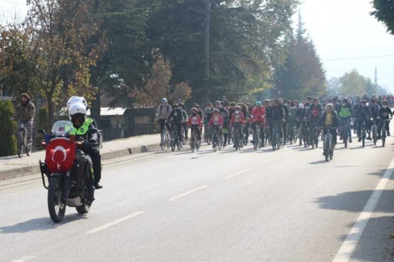 Bolu’da 400 Kişi “Cumhuriyet” için Pedal Çevirdi