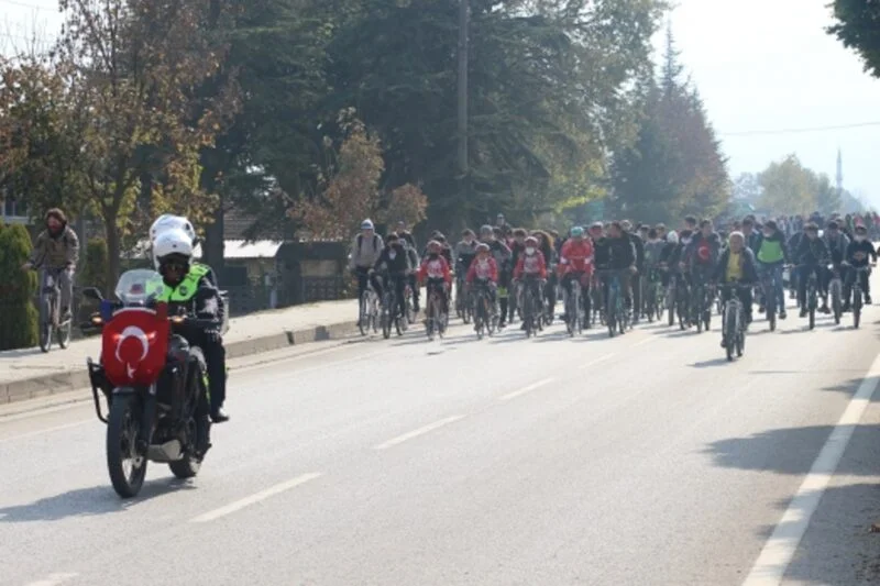 Bolu’da 400 Kişi “Cumhuriyet” için Pedal Çevirdi