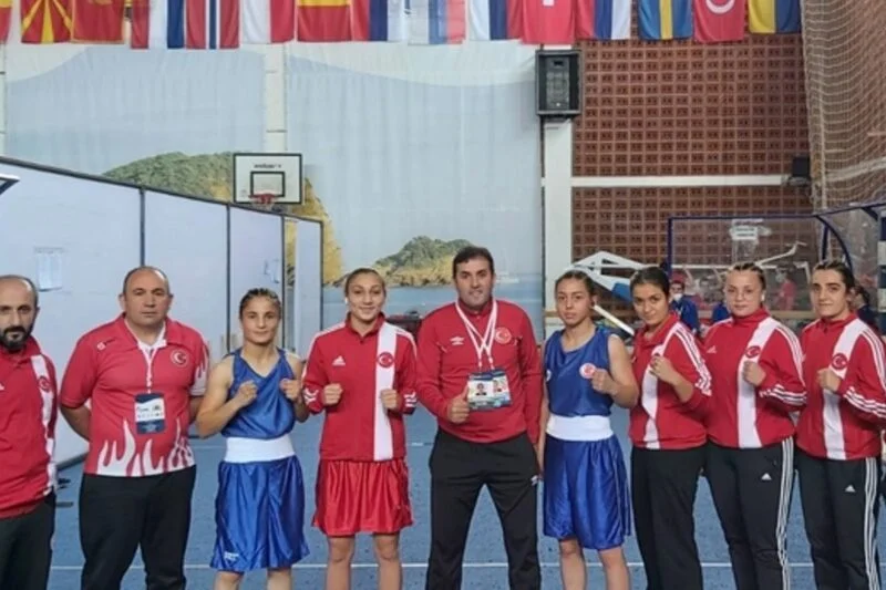Gençler Avrupa Boks Şampiyonası’nda İki Final