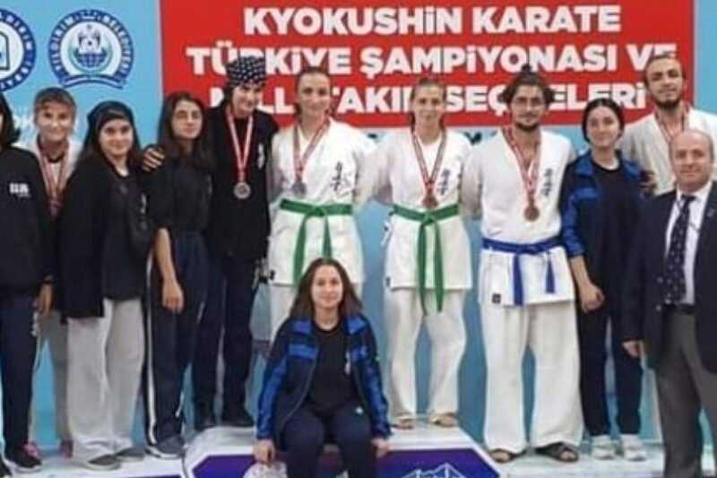 Hopalı Karateciler Bursa’dan Madalya ile Döndü