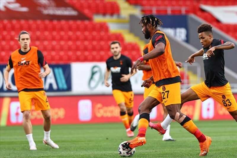 Galatasaray, 3 Futbolcusunun Sözleşmelerini Uzattı