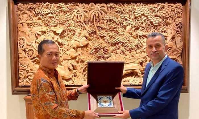 Murat Özmekik, Endonezya Büyükelçisi Iqbali’yi Ziyaret Etti