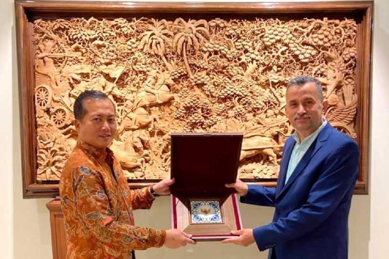 Murat Özmekik, Endonezya Büyükelçisi Iqbali’yi Ziyaret Etti