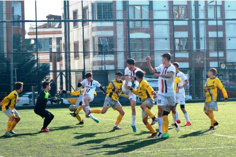 Redoks Tahtakale Kartalları Fişek gibi: 2-1