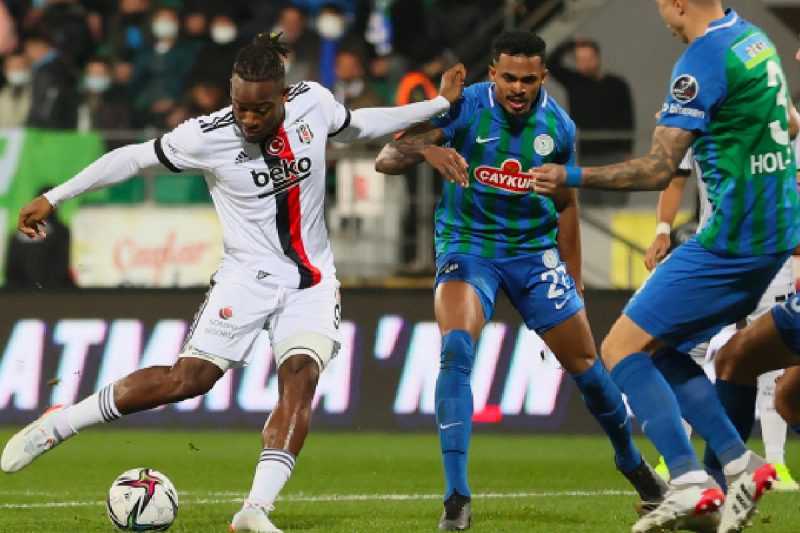Beşiktaş, Çaykur Rizespor Deplasmanından 1 Puanla Döndü