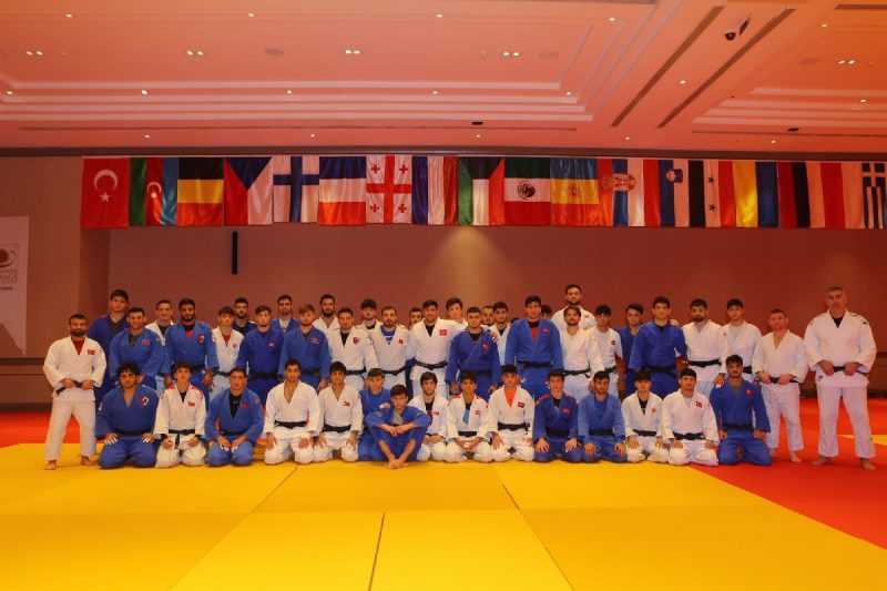 Büyük Kadın ve Erkek Milli Takım Kamp Süresi Uzatıldı