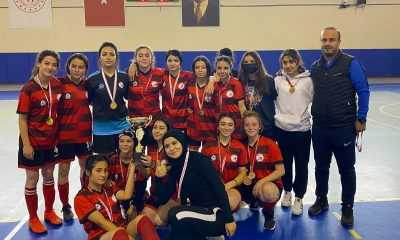Genç Kızlar Futsalda Şampiyona Hakkı Teke Spor Lisesi
