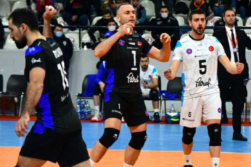 Halkbank Hükmen Tur Atladı