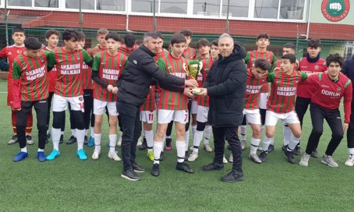 Şampiyon İFAspor U-16 Takımı Kupasını Aldı