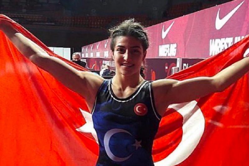 Güreşçi Elvira Kamaloğlu, Avrupa Şampiyonu Oldu