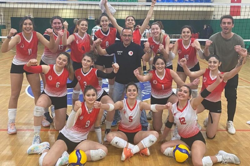 Doğuş Üniversitesi Yenilgisiz Yarı Finalde