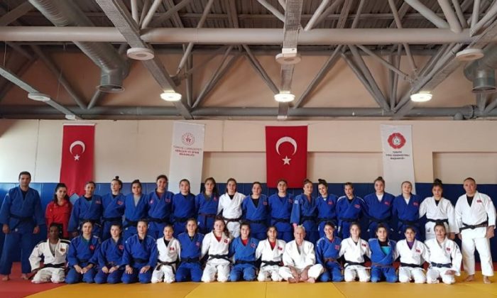 Judo Ümit Kadın Milliler Romanya için Burdur’da Hazırlanıyor