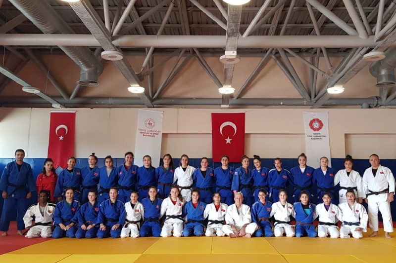 Judo Ümit Kadın Milliler Romanya için Burdur’da Hazırlanıyor