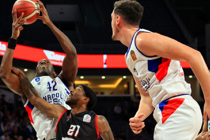 Anadolu Efes Play-off Çeyrek Final Serisine Galibiyetle Başladı