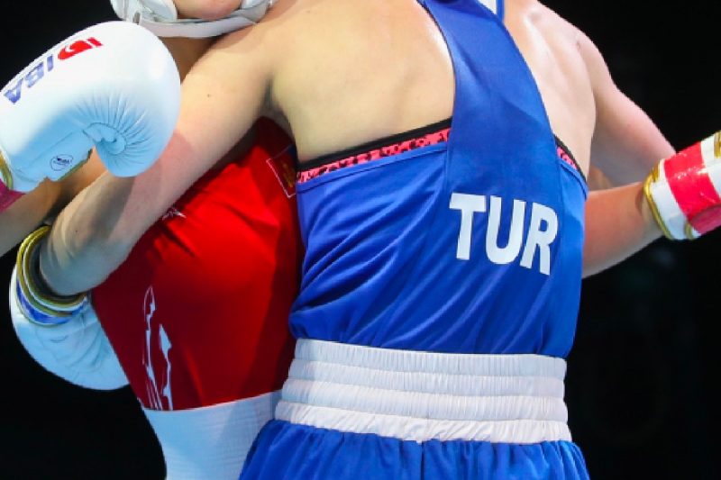 Boksör Esra Yıldız, İtalyan Rakibine Yenildi