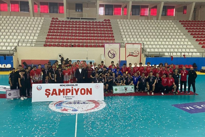 Hentbol Genç Erkekler Türkiye Şampiyonası’nda Beşiktaş Şampiyon Oldu